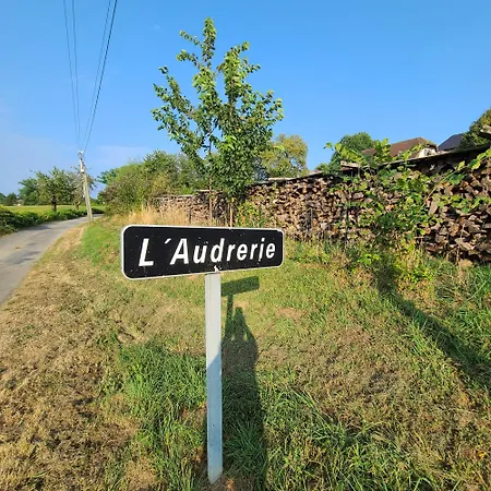 Studio L'audrerie. Saint-Pardoux-Corbier Extérieur photo